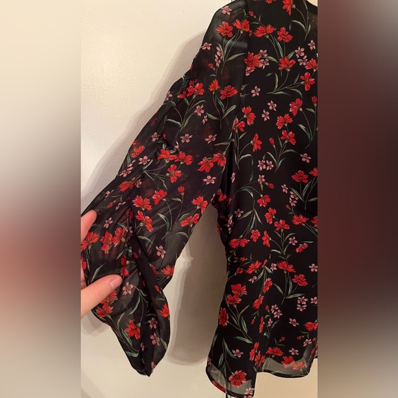 Banana Republic ruffle sleeve top - Picture 3 of 8